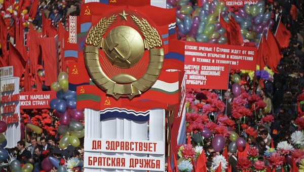 Праздничная демонстрация на Красной площади - Sputnik Узбекистан