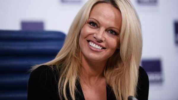 Aktrisa Pamela Anderson ishtirokidagi matbuot-anjumani - Sputnik O‘zbekiston