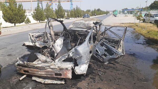 В Навои сгорел автомобиль после взрыва газового баллона - Sputnik Узбекистан