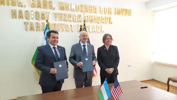 США выделит до 50 млн долларов на образование в Узбекистане - Sputnik Узбекистан