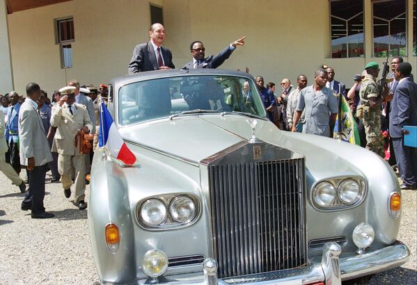 Президент Франции Жак Ширак и Омар Бонго во время визита в Габон. 1996 год - Sputnik Узбекистан