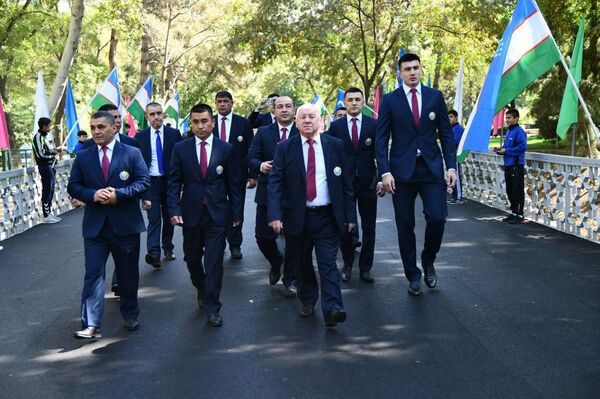 Боксчиларга президент совғалари топширилди - Sputnik Ўзбекистон