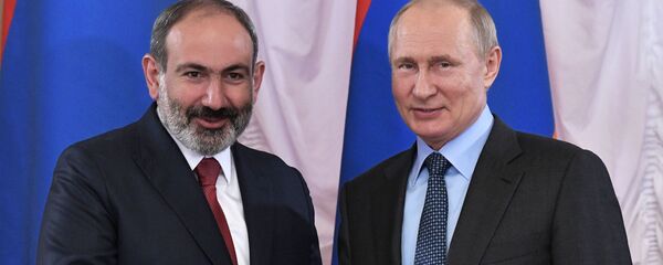 Президент РФ В. Путин принимает участие в Петербургском международном экономическом форуме Президент РФ В. Путин принимает участие в Петербургском международном экономическом форуме - Sputnik Узбекистан