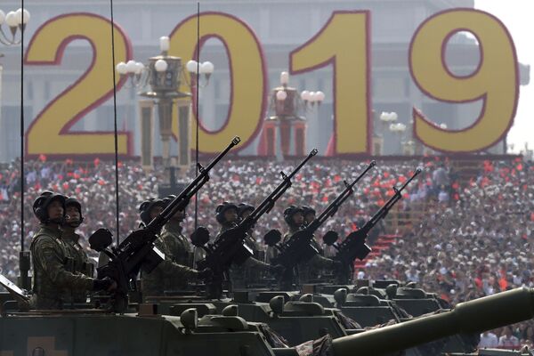 Военная техника на параде в честь 70-летия образования КНР в Пекине - Sputnik Узбекистан