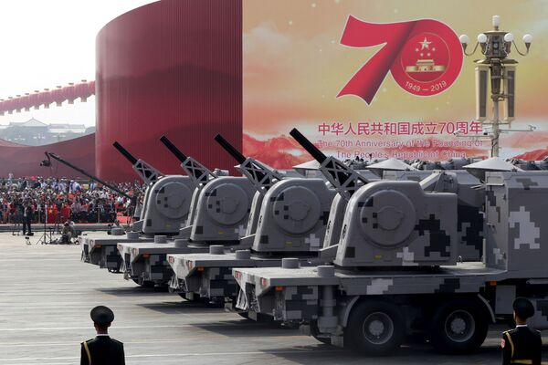 Военная техника на параде в честь 70-летия образования КНР в Пекине - Sputnik Узбекистан
