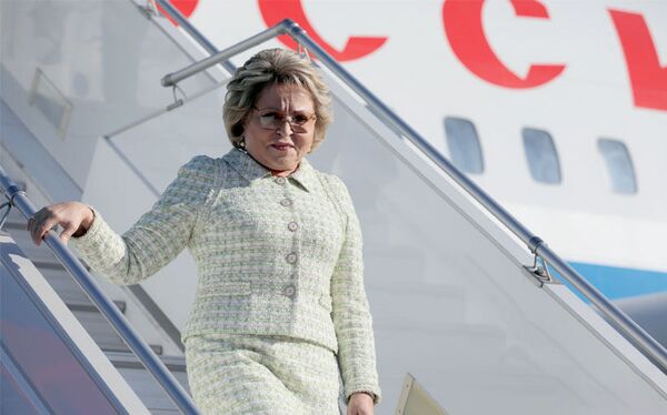 Танзила Нарбаева встретила Валентину Матвиенко в аэропорту Ташкента - Sputnik Узбекистан