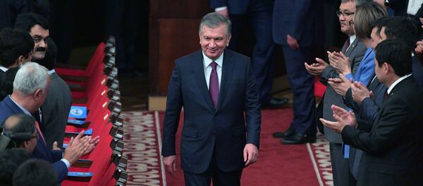 Президент Узбекистана Шавкат Мирзиеев перед началом гала-концерта по случаю проведения заседания Совета глав государств-членов Шанхайской организации сотрудничества (ШОС). Президент Узбекистана Шавкат Мирзиеев перед началом гала-концерта по случаю проведения заседания Совета глав государств-членов Шанхайской организации сотрудничества (ШОС). - Sputnik Ўзбекистон