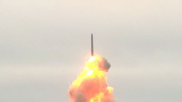 Испытательный пуск межконтинентальной баллистической ракеты Тополь-М на космодроме Плесецк - Sputnik Узбекистан
