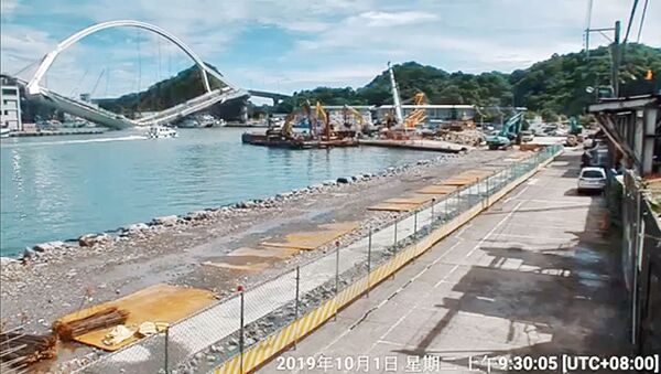 Обвал арочного моста в тайваньском уезде Илань - Sputnik Ўзбекистон