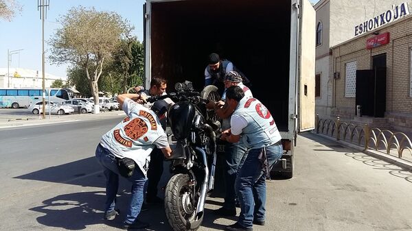 Шипы и розы мотофестиваля в Бухаре - Sputnik Узбекистан