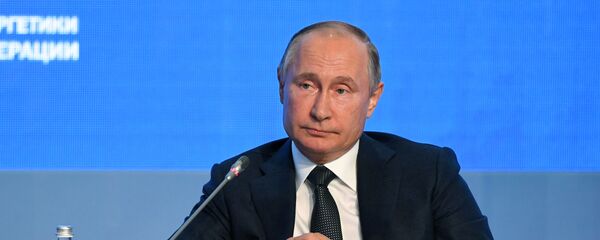 Президент РФ В. Путин принял участие в третьем Международном форуме Российская энергетическая неделя Президент РФ В. Путин принял участие в третьем Международном форуме Российская энергетическая неделя - Sputnik Ўзбекистон