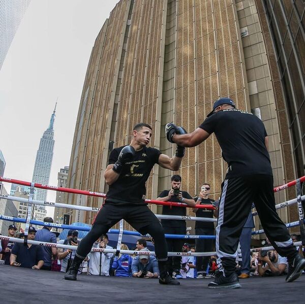 Названа дата следующего боя Исроила Мадримова - Sputnik Узбекистан