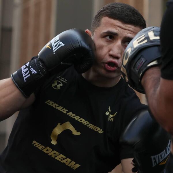 Isroil Madrimov meksikalik bokschiga qarshi ringga ko‘tariladi Isroil Madrimov meksikalik bokschiga qarshi ringga ko‘tariladi - Sputnik O‘zbekiston