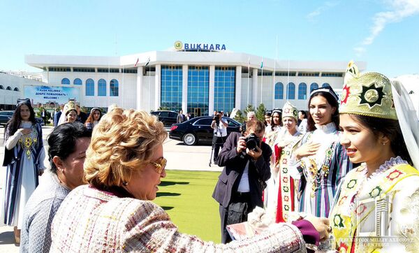 Валентина Матвиенко прибыла в Бухару - фото - Sputnik Узбекистан