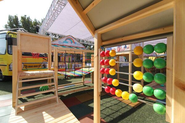 Детство на колесах: МДО презентовало мобильные детские сады - Sputnik Узбекистан