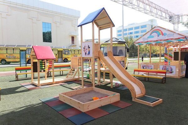 Детство на колесах: МДО презентовало мобильные детские сады - Sputnik Узбекистан