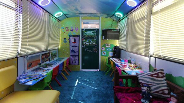 Министерство дошкольного образования презентовало детские сады на колесах - Sputnik Узбекистан