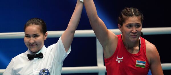 Слева направо: Шахноза Юнусова (Узбекистан), победившая в предварительном поединке с Идимох Кхоловой  (Таджикистан) - Sputnik Узбекистан