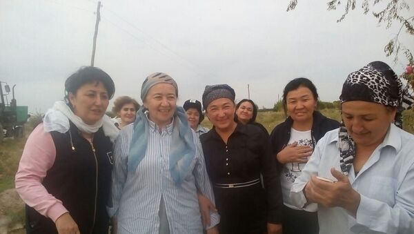 Эльмира Баситханова на хлопке - Sputnik Узбекистан