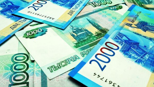 Банкноты номиналом 1000 и 2000 рублей - Sputnik Ўзбекистон