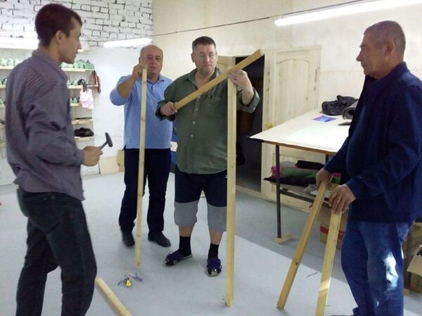 Без шайбы, льда, коньков и правил: узбекский хоккей возродят по-махаллински - Sputnik Узбекистан