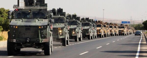 Турецкий военный конвойв Килисе, недалеко от турецко-сирийской границы - Sputnik Ўзбекистон