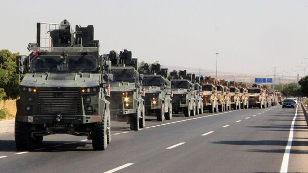 Турецкий военный конвойв Килисе, недалеко от турецко-сирийской границы - Sputnik Ўзбекистон