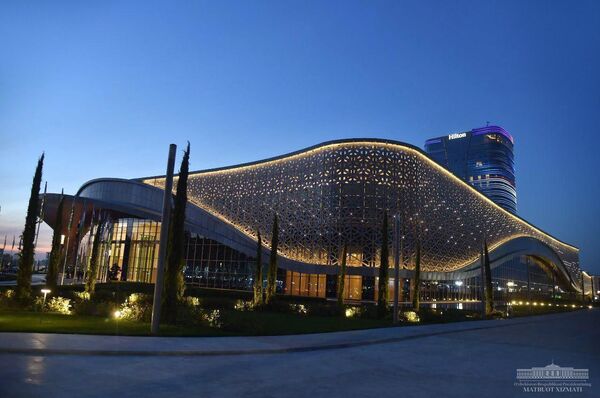 Конгресс-холл и отель Hilton готовы к эксплуатации - Мирзиёев - Sputnik Узбекистан