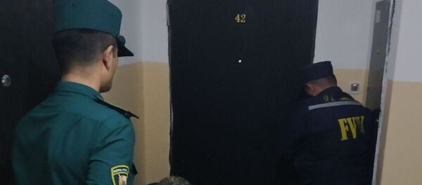 Спасатели пришли на помощь детям, закрытым в квартире в Термезе - Sputnik Ўзбекистон