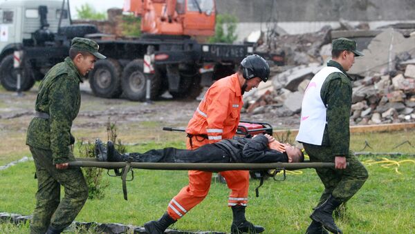 Учения по отработке действий спасательных команд при поисково-спасательных операциях в городских условиях после землетрясения - Sputnik Узбекистан