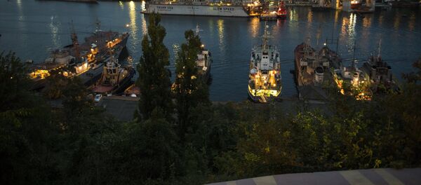 Южная бухта Севастополя в Крыму Южная бухта Севастополя в Крыму - Sputnik Узбекистан