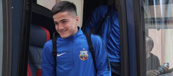 Полузащитник Жасур Жалолиддинов из клуба Бунедкор - Sputnik Ўзбекистон