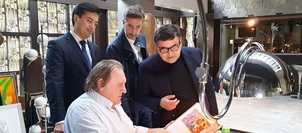 Депардье приедет в Узбекистан - Sputnik Узбекистан