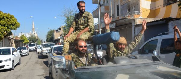 Военные в машине на границе Турции и Сирии Военные в машине на границе Турции и Сирии - Sputnik Ўзбекистон