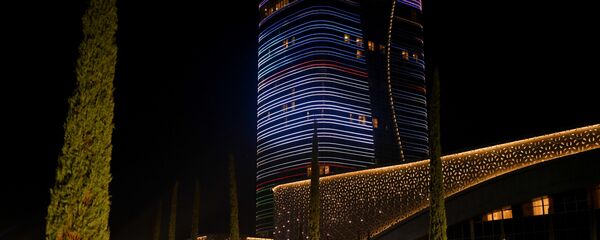 Хилтон в цветах узбекского флага - Sputnik Узбекистан