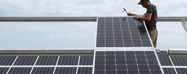 Майминская солнечная электростанция в Республике Алтай Майминская солнечная электростанция в Республике Алтай - Sputnik Ўзбекистон