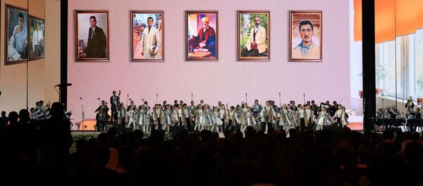 Праздничный концерт в честь Дня узбекского языка в конгресс-холле в Ташкенте - Sputnik Узбекистан