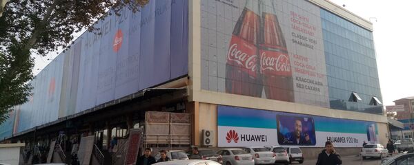 Izobrajenie Coca-Cola na odnom iz torgovix sentrov v Tashkente - Sputnik O‘zbekiston