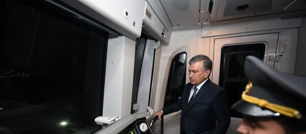 Президент в метро - Sputnik Узбекистан