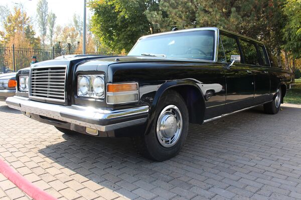 Мерседес, лимузин и Волга - на каких авто ездил Каримов? - Sputnik Узбекистан