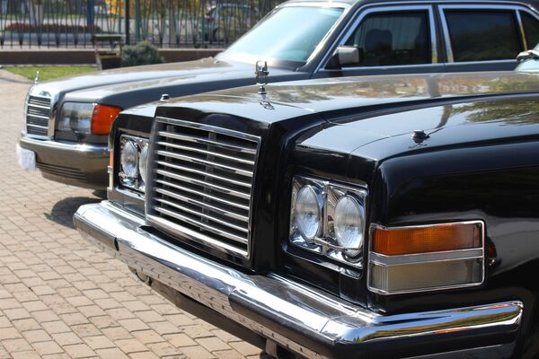 Мерседес, лимузин и Волга - на каких авто ездил Каримов? - Sputnik Узбекистан