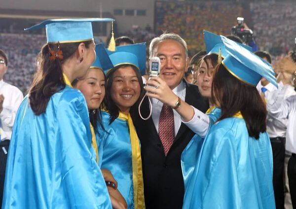 В Instagram появилось первое селфи с Назарбаевым - Sputnik Узбекистан