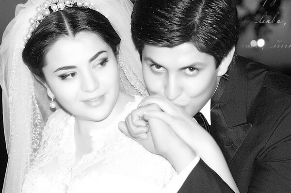 Отабек Умаров выложил в Сеть фото супруги 12-летней давности Отабек Умаров выложил в Сеть фото супруги 12-летней давности - Sputnik Узбекистан