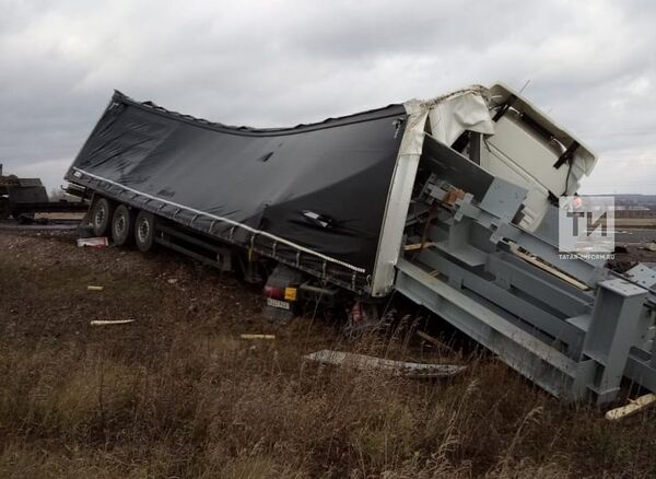 Ўзбекистон фураси Камаз билан юзма-юз тўқнашди Ўзбекистон фураси Камаз билан юзма-юз тўқнашди - Sputnik Ўзбекистон