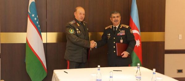 Главы оборонных ведомств Узбекистана и Азербайджана подписали план взаимного военного сотрудничества Главы оборонных ведомств Узбекистана и Азербайджана подписали план взаимного военного сотрудничества - Sputnik Ўзбекистон