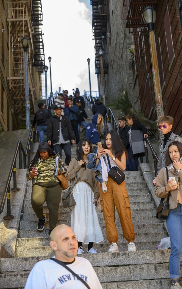 Туристы на лестнице Джокера в Бронксе, Нью-Йорк - Sputnik Узбекистан