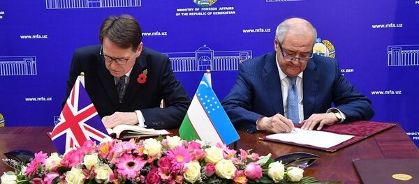 Подписан договор о сотрудничестве между Узбекистаном и Британией Подписан договор о сотрудничестве между Узбекистаном и Британией - Sputnik Ўзбекистон