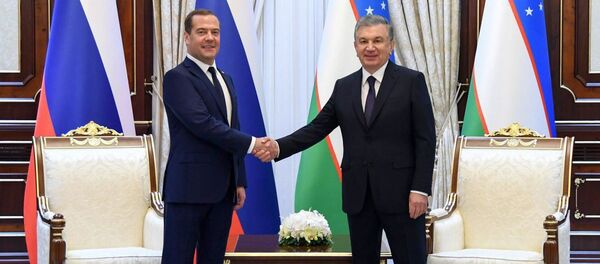 Президент Узбекистана Шавкат Мирзиёев и председатель правительства РФ Дмитрий Медведев Президент Узбекистана Шавкат Мирзиёев и председатель правительства РФ Дмитрий Медведев - Sputnik Ўзбекистон