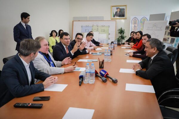 Жерар Депардье посетил Центр исламской цивилизации в Ташкенте - Sputnik Узбекистан