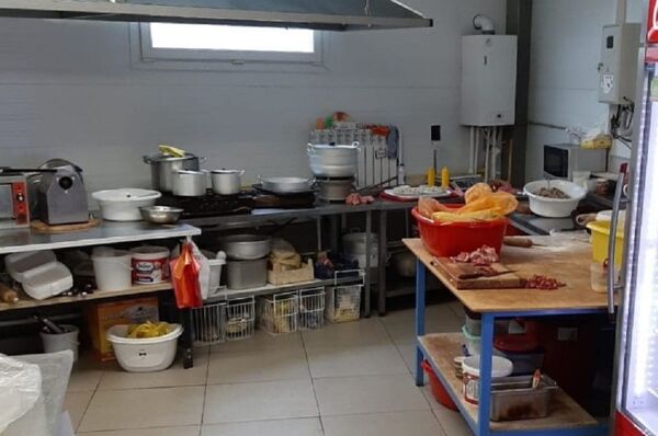 В Калуге пресекли деятельность нелегальных мигрантов в местном кафе - Sputnik Узбекистан